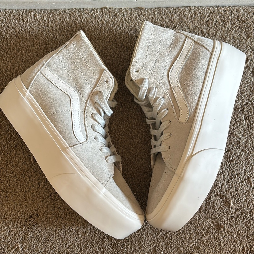 Vans Women’s SOFT SUEDE SK8-HI TAPERED STACKFORM SHOE size 8.5